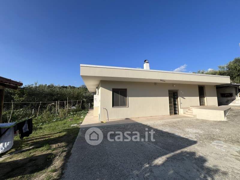 CASA INDIPENDENTE A GIUNGANO